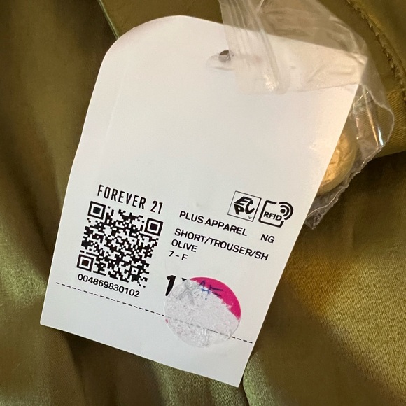 NEW! Forever 21 Women’s High Waisted Satin Trouser Shorts - Picture 6 of 7